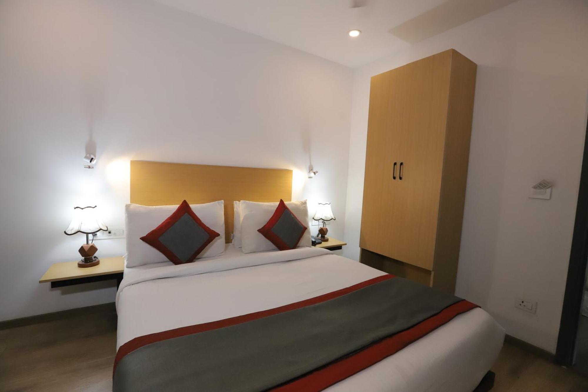 Qotel Hotel Ip Residency East Delhi Preet Vihar New Delhi Bagian luar foto