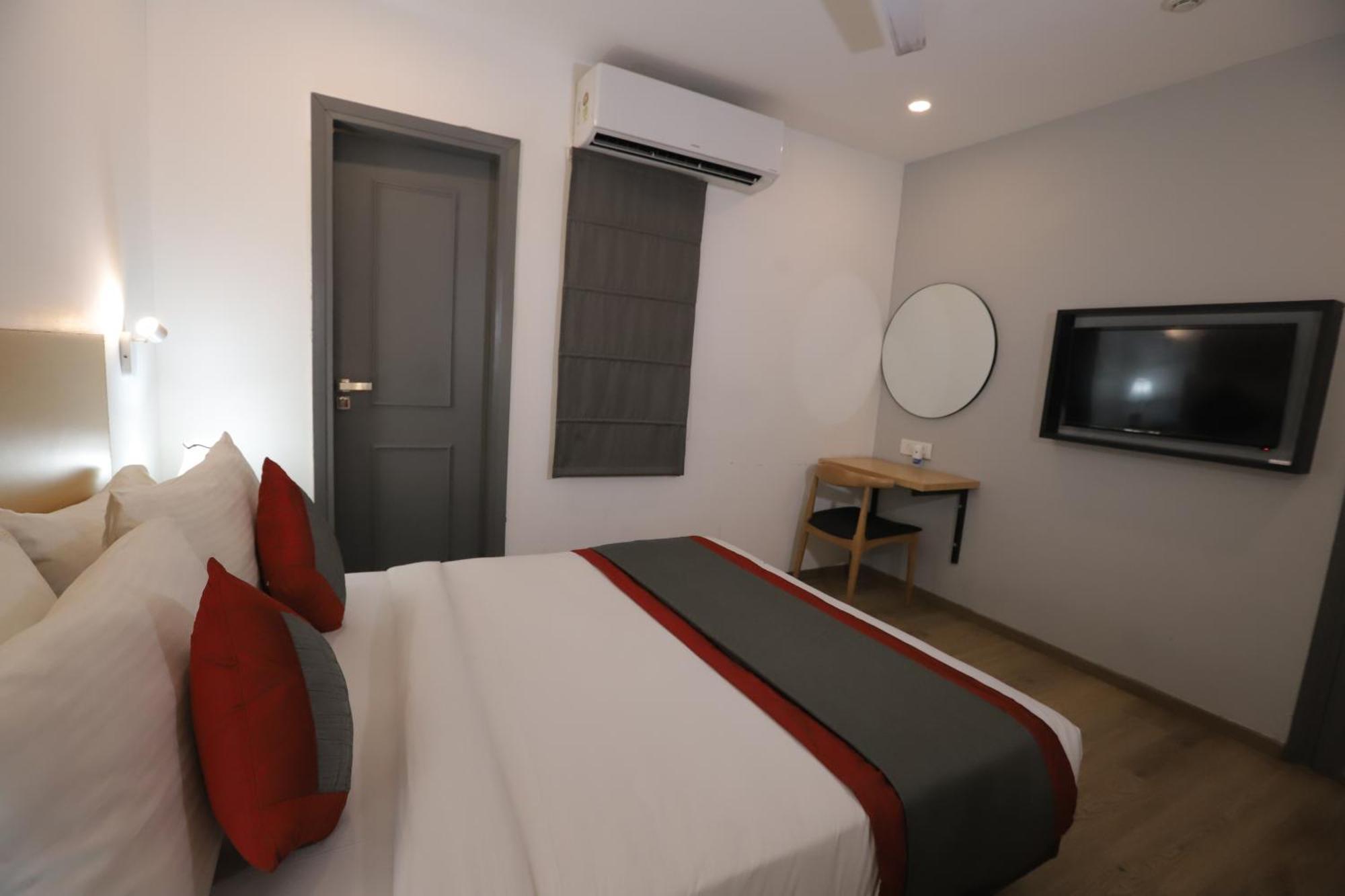 Qotel Hotel Ip Residency East Delhi Preet Vihar New Delhi Bagian luar foto
