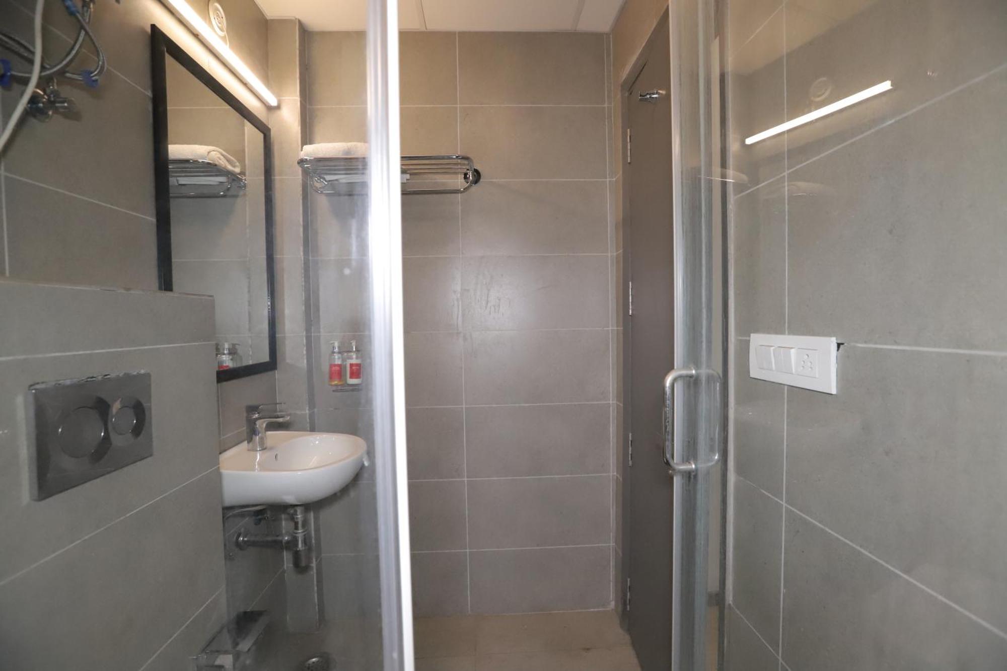 Qotel Hotel Ip Residency East Delhi Preet Vihar New Delhi Bagian luar foto
