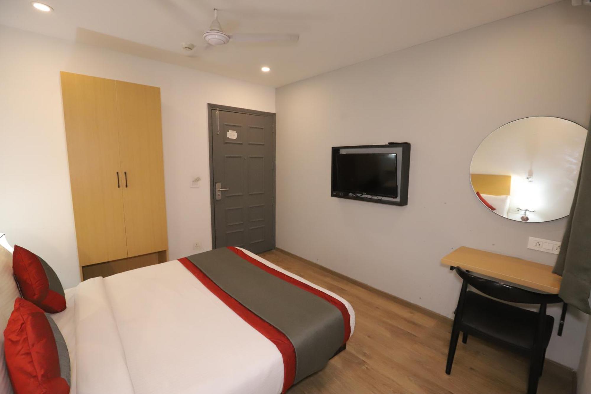 Qotel Hotel Ip Residency East Delhi Preet Vihar New Delhi Bagian luar foto