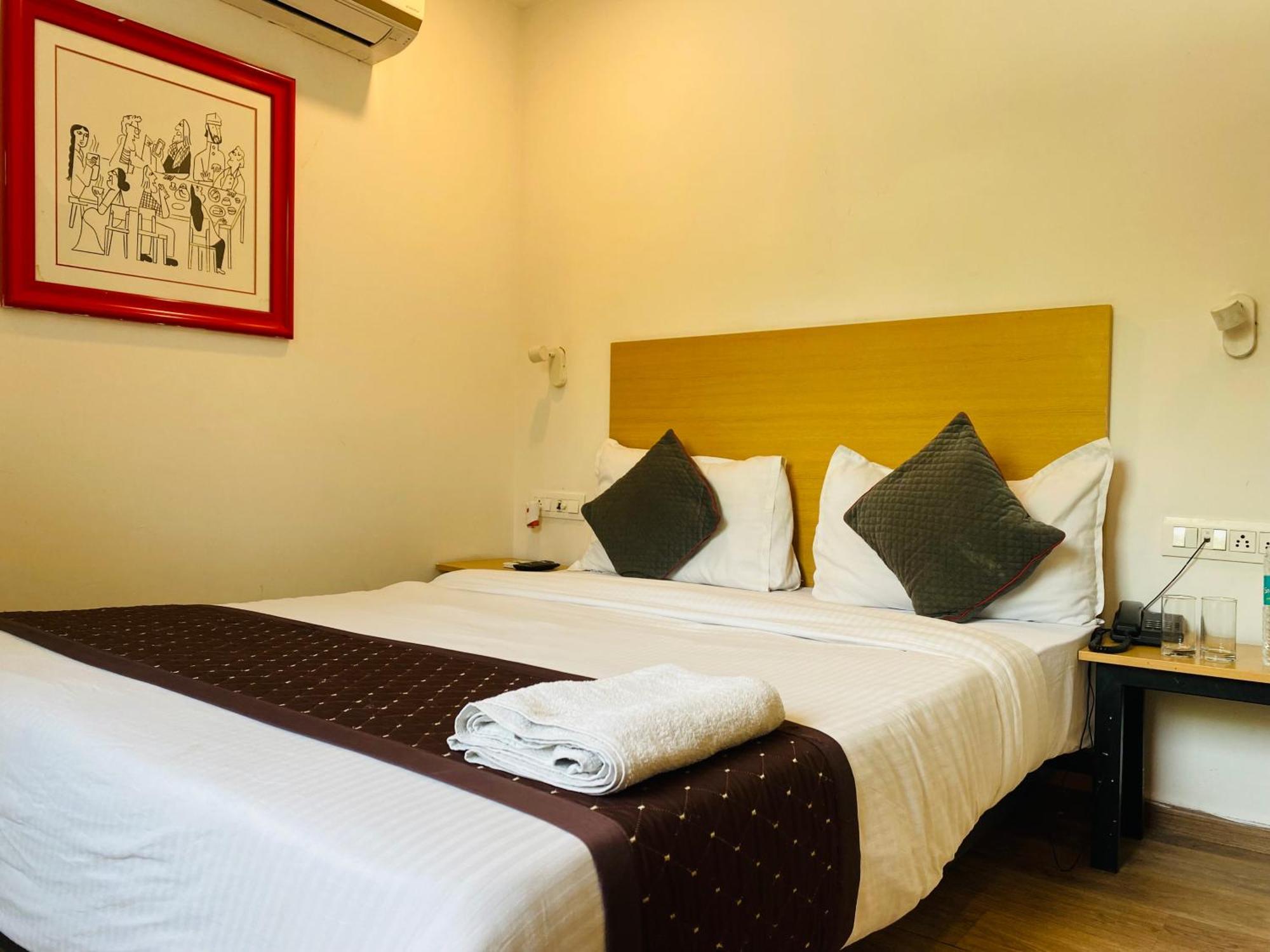 Qotel Hotel Ip Residency East Delhi Preet Vihar New Delhi Bagian luar foto